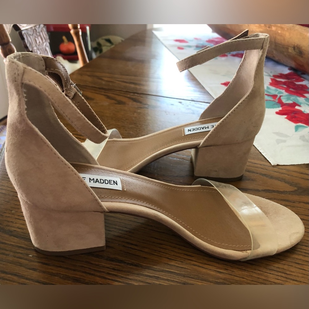 NWOT  STEVE MADDEN Latte Colored Suede Open Toe Sandals  Size 9
